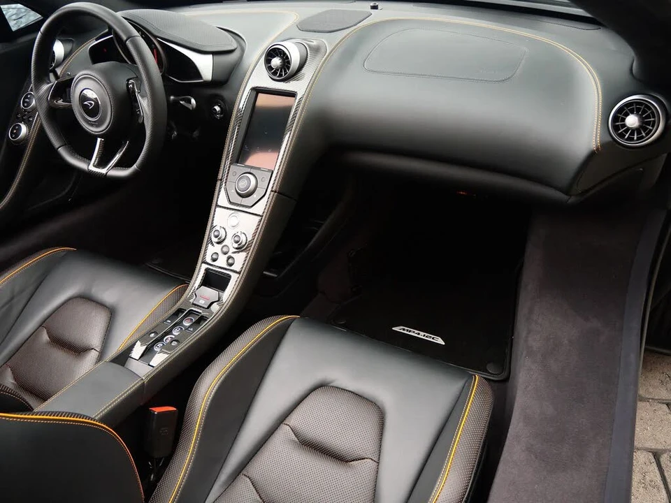 2013 McLaren MP4-12C - Image 10 of 28