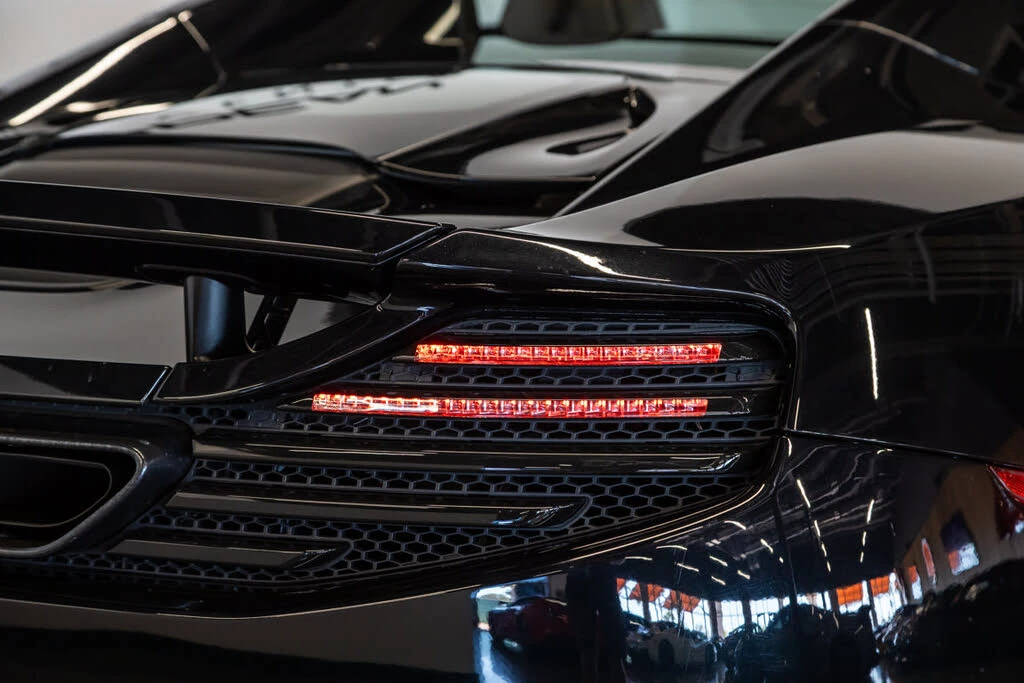 2013 McLaren MP4-12C - Image 30 of 31