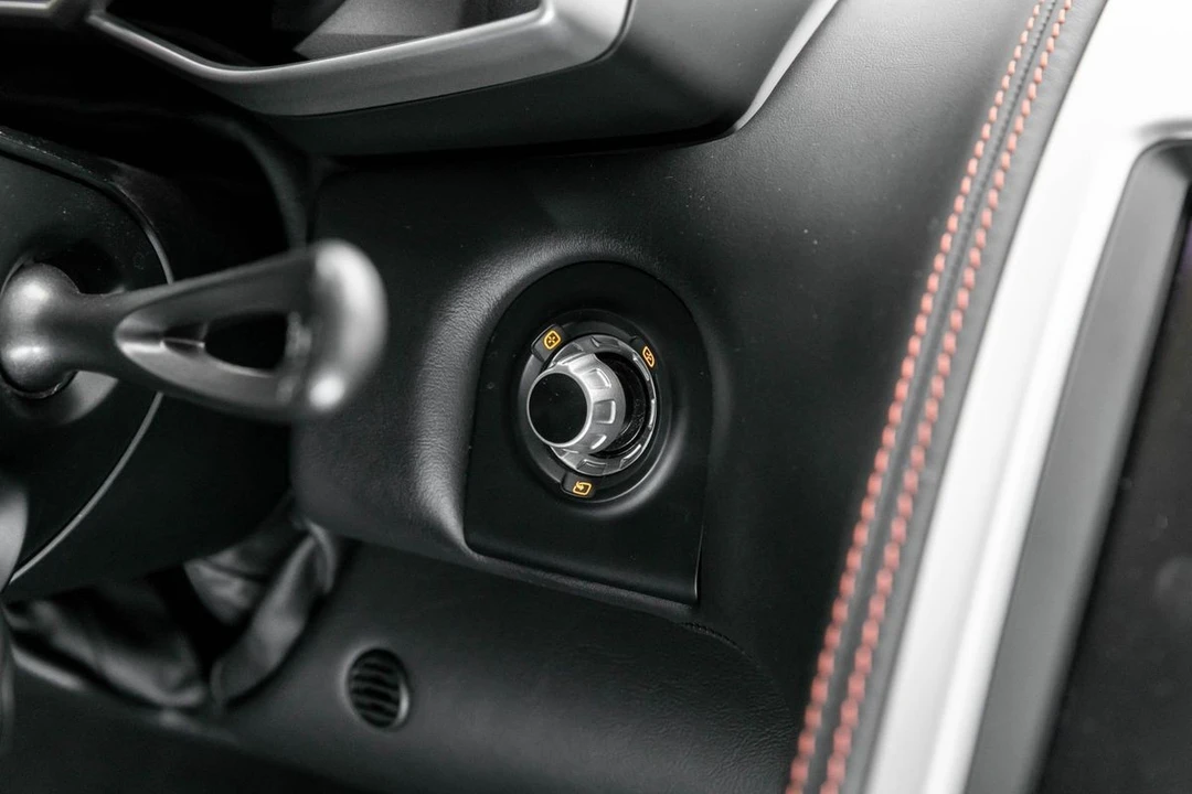 2013 McLaren - Image 25 of 31