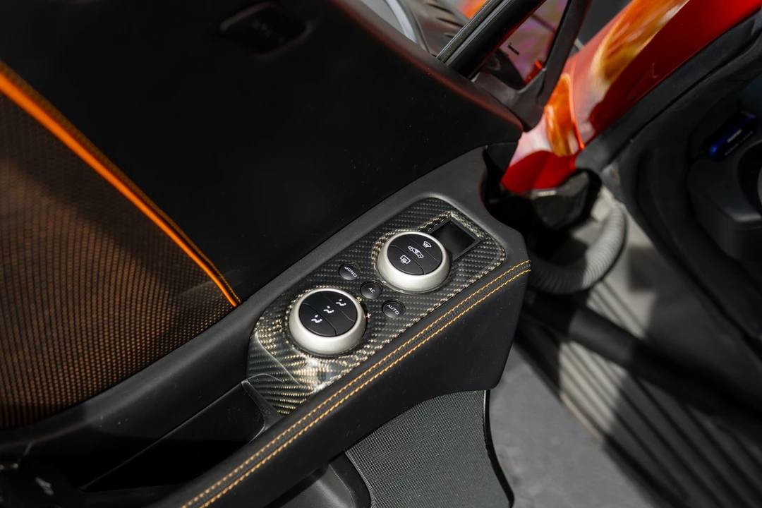 2013 McLaren MP4-12C - Image 30 of 31