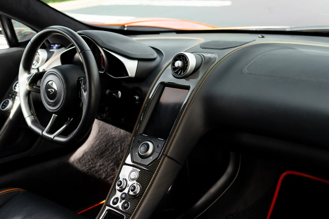 2013 McLaren MP4-12C - Image 7 of 31
