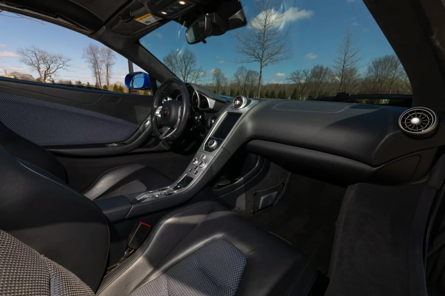 2013 McLaren MP4-12C - Image 18 of 31