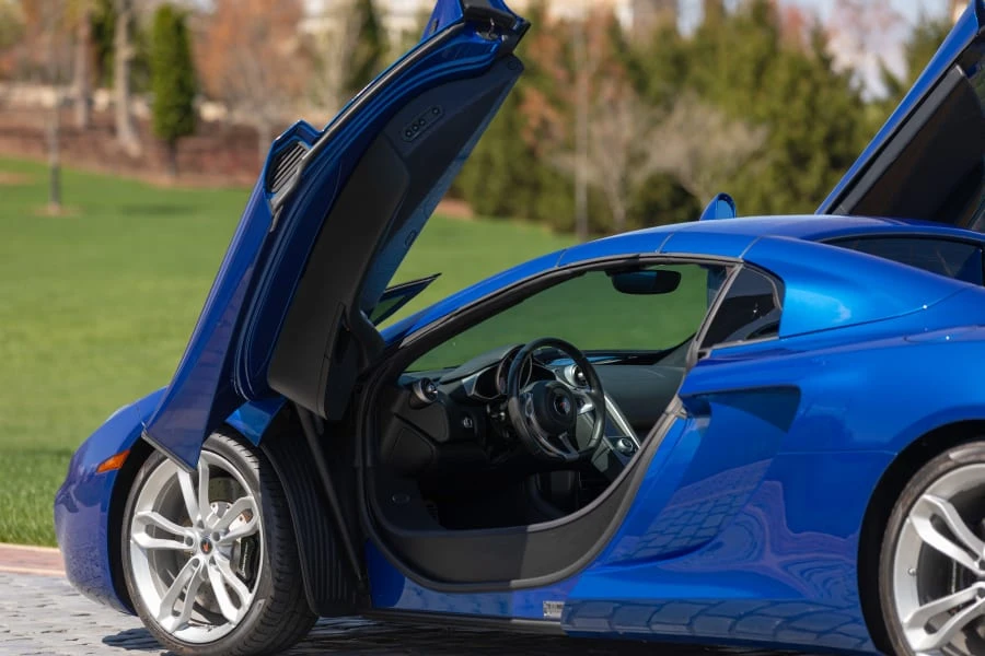 2013 McLaren MP4-12C - Image 25 of 31