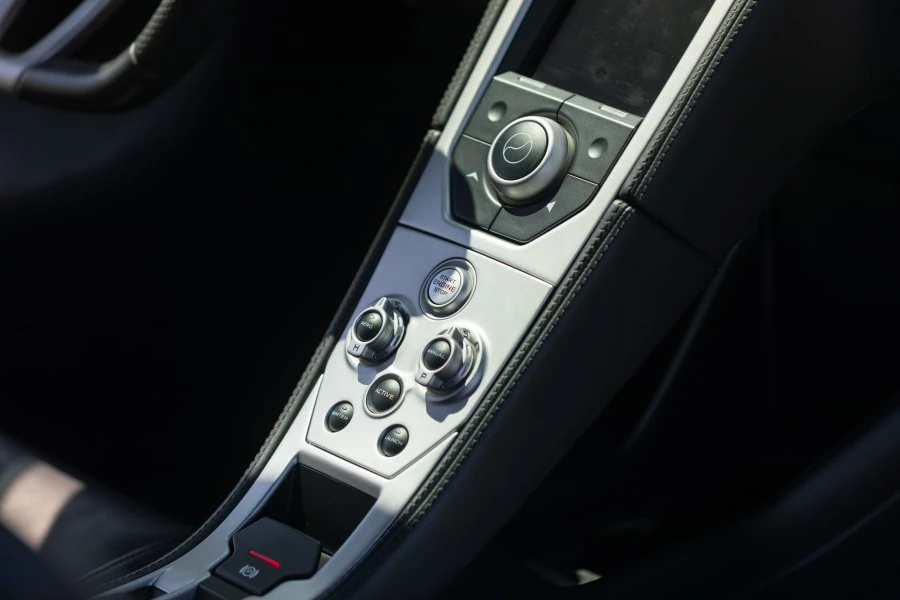 2013 McLaren MP4-12C - Image 19 of 31