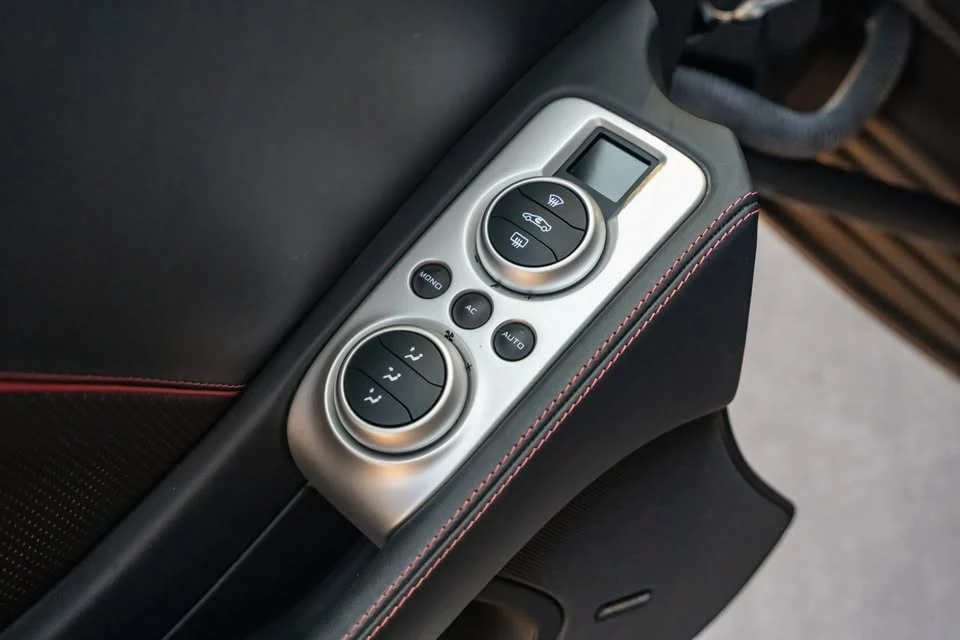 2013 McLaren MP4-12C Spider - Image 9 of 15