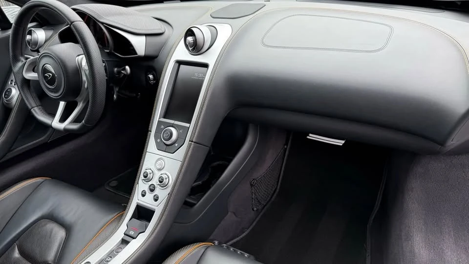 2013 McLaren MP4-12C - Image 11 of 14