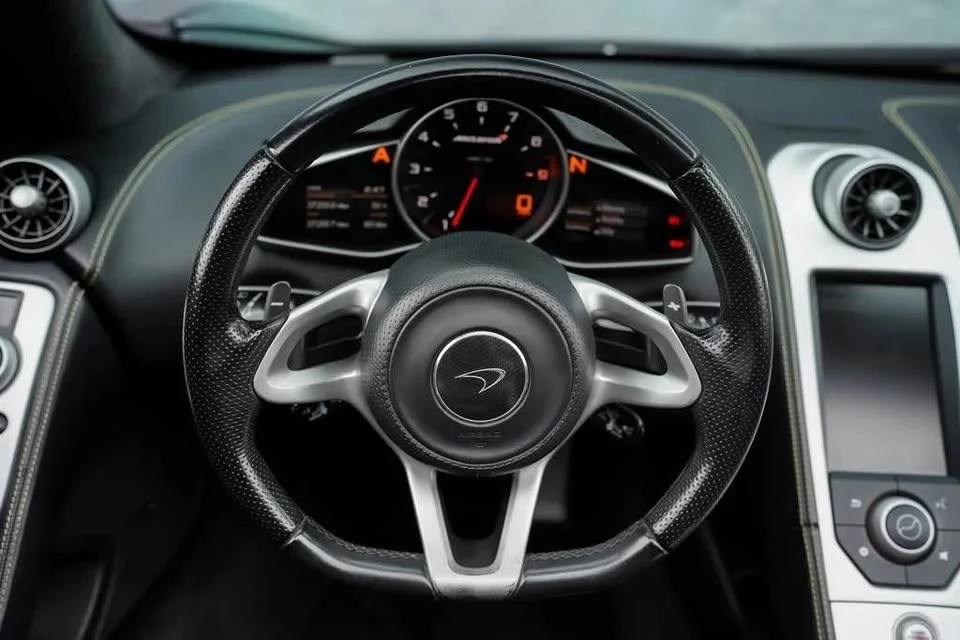 2013 McLaren MP4-12C - Image 13 of 18