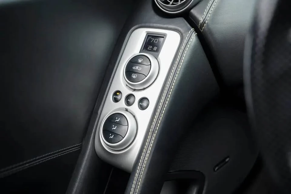 2013 McLaren MP4-12C - Image 14 of 18