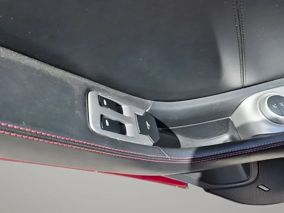 2013 McLaren MP4-12C - Image 20 of 20