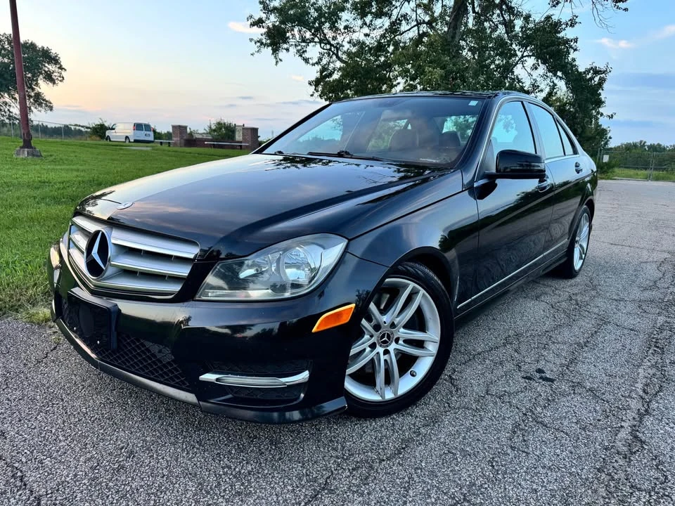 2013 Mercedes-Benz W204 C-Class - Image 2 of 20