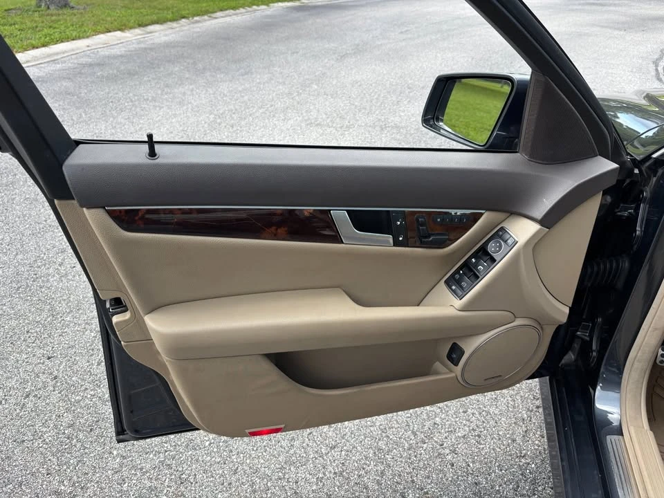 2013 Mercedes-Benz W204 C-Class - Image 9 of 17