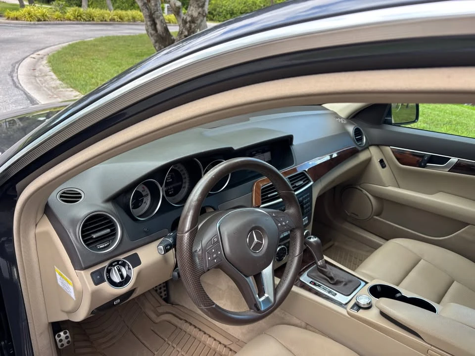 2013 Mercedes-Benz W204 C-Class - Image 10 of 17
