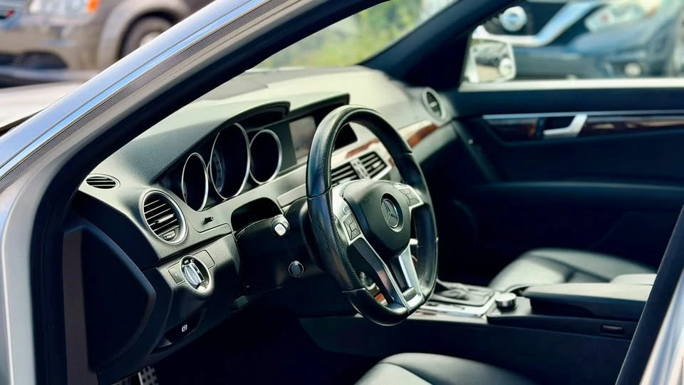 2013 Mercedes-Benz W204 C-Class - Image 12 of 20