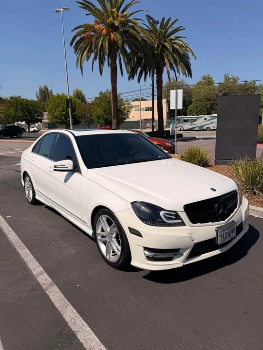 2013 Mercedes-Benz W204 C-Class - Image 2 of 15