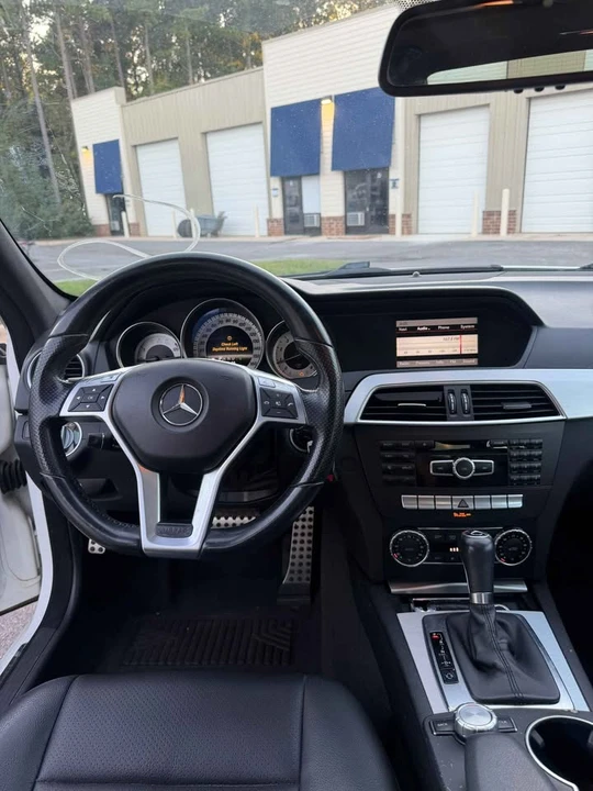2013 Mercedes-Benz W204 C-Class - Image 12 of 16