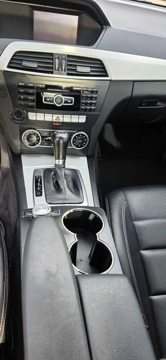 2013 Mercedes-Benz W204 C-Class - Image 12 of 17