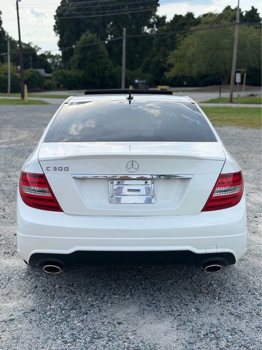 2013 Mercedes-Benz W204 C-Class - Image 9 of 17