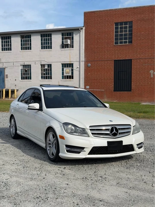 2013 Mercedes-Benz W204 C-Class - Image 11 of 17
