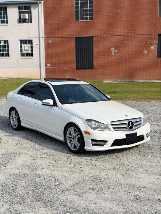 2013 Mercedes-Benz W204 C-Class - Image 2 of 17