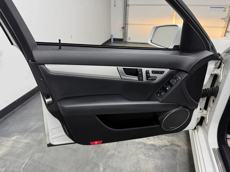 2013 Mercedes-Benz W204 C-Class - Image 11 of 21