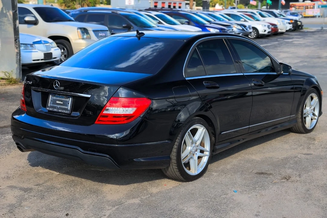 2013 Mercedes-Benz W204 C-Class - Image 11 of 12