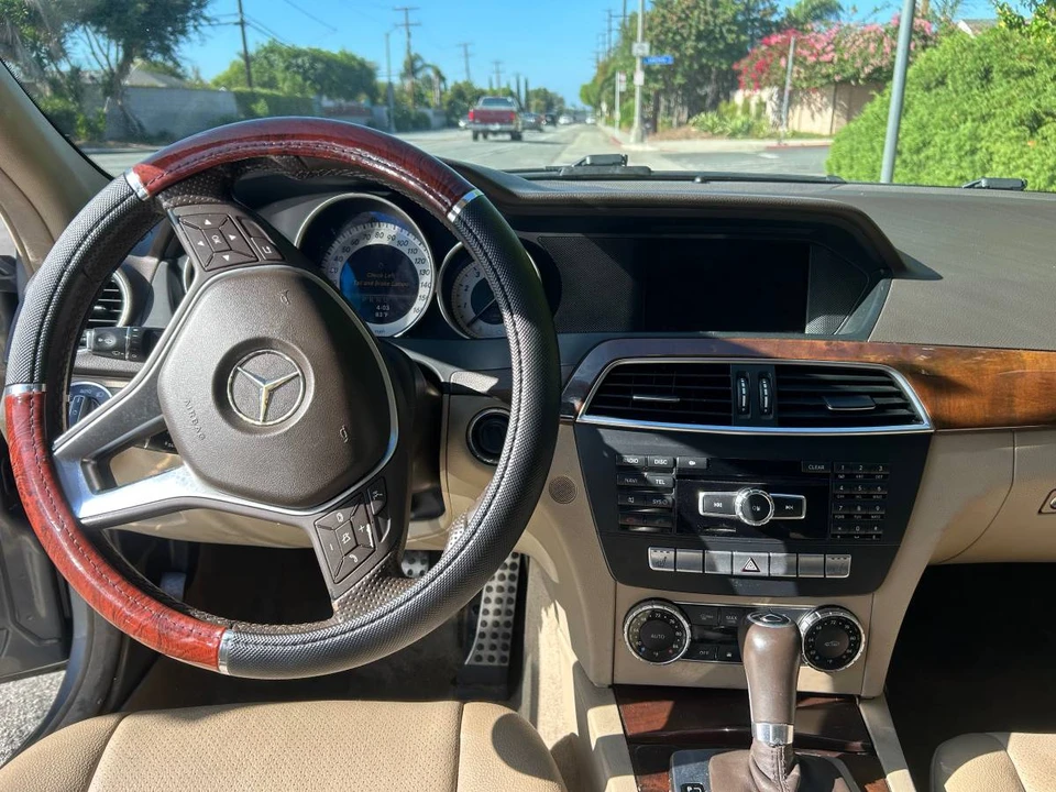 2013 Mercedes-Benz W204 C-Class - Image 9 of 12