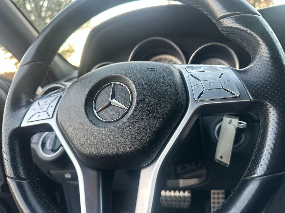 2013 Mercedes-Benz W204 C-Class - Image 15 of 21