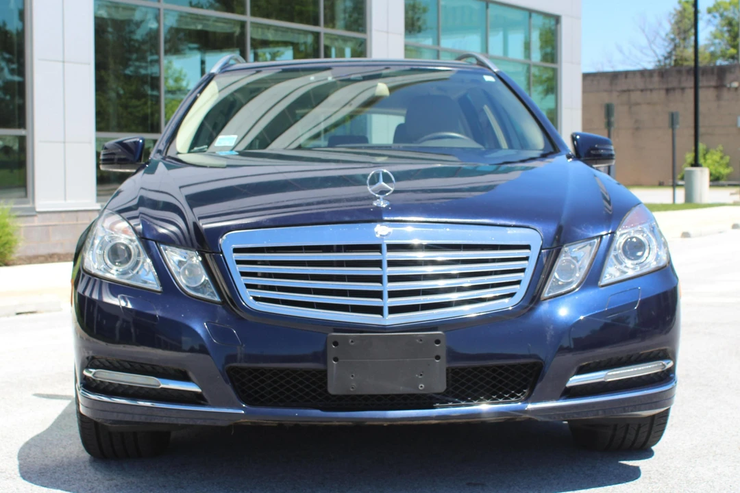 2013 Mercedes-Benz W212 E-Class - Image 2 of 31