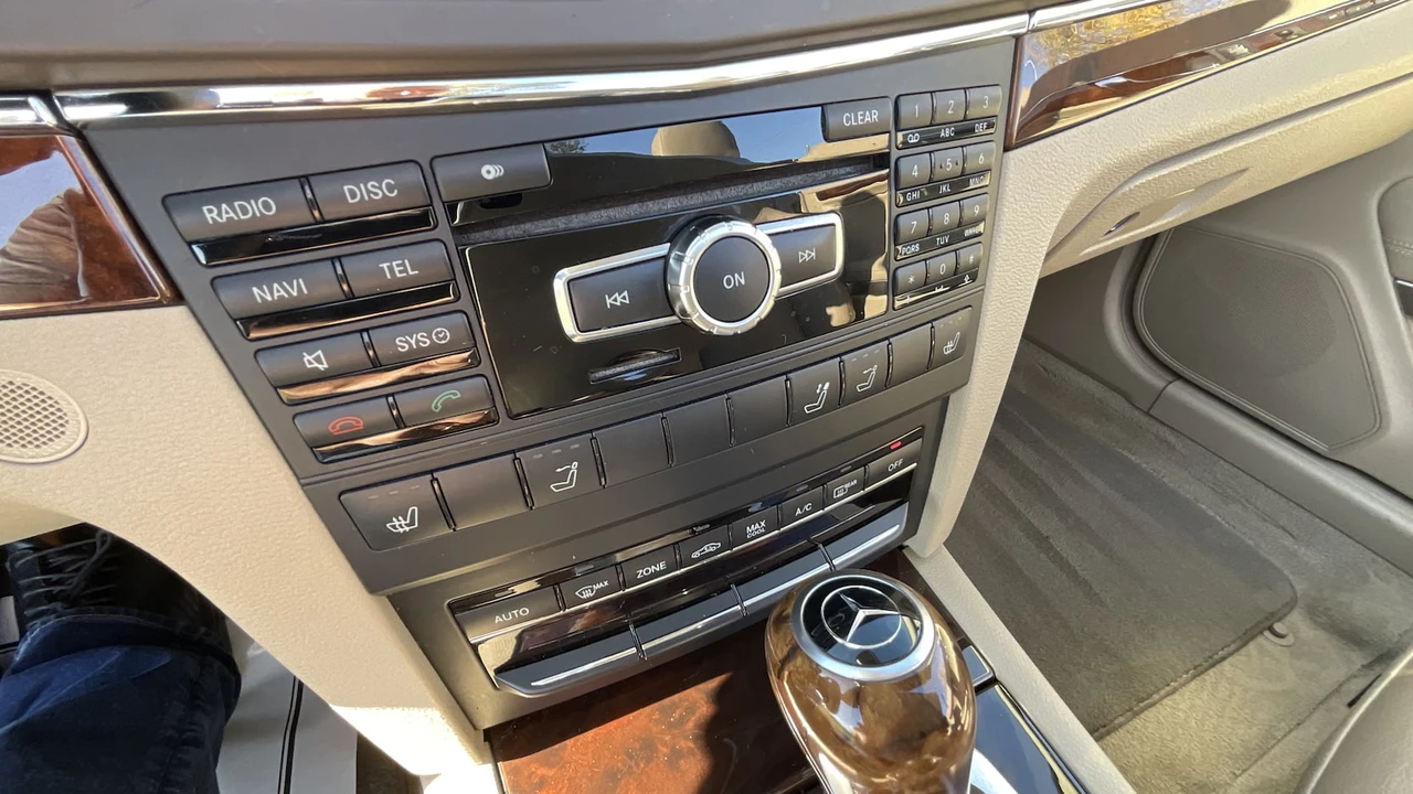 2013 Mercedes-Benz C207/A207 E-Class Coupe & Convertible - Image 10 of 16