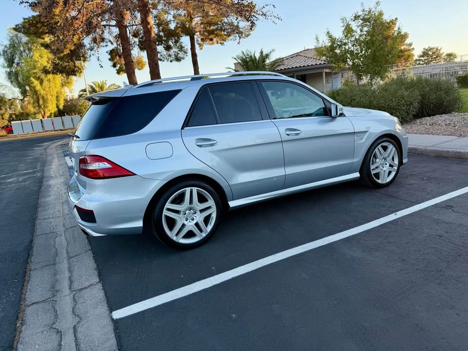 2013 Mercedes-Benz EQE - Image 2 of 16