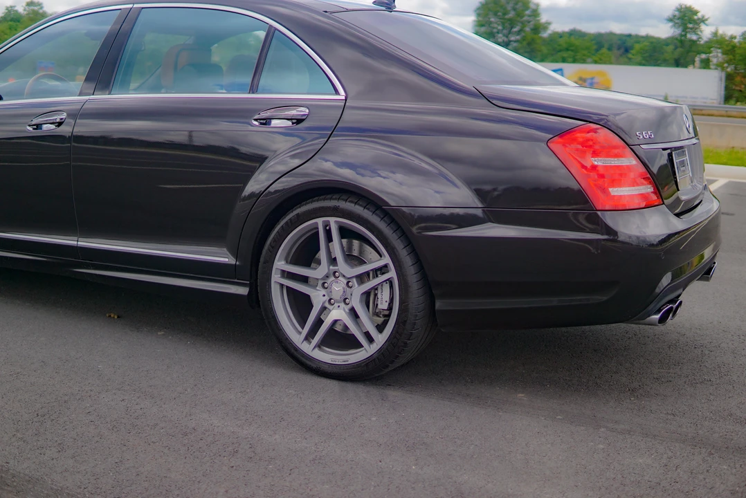 2013 Mercedes-Benz W221 S 63 & S 65 AMG - Image 17 of 27