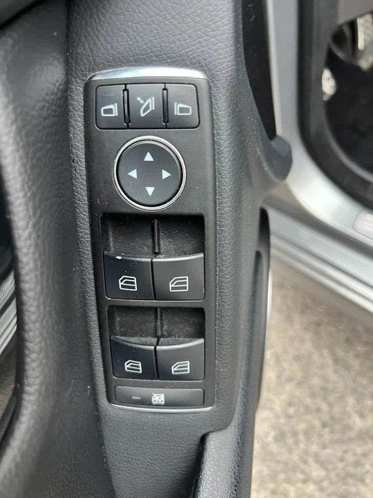 2013 Mercedes-Benz W204 C-Class - Image 12 of 19