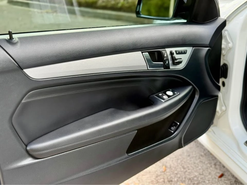 2013 Mercedes-Benz W204 C-Class - Image 9 of 12