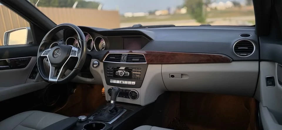 2013 Mercedes-Benz W204 C-Class - Image 11 of 18