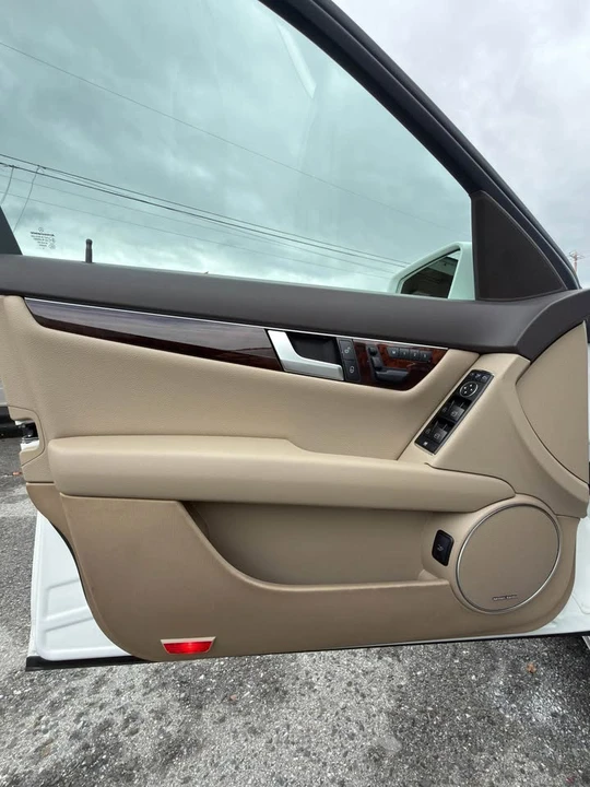 2013 Mercedes-Benz W204 C-Class - Image 15 of 19