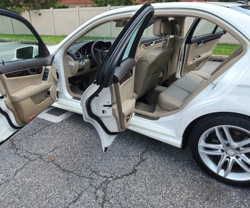 2013 Mercedes-Benz W204 C-Class - Image 8 of 9