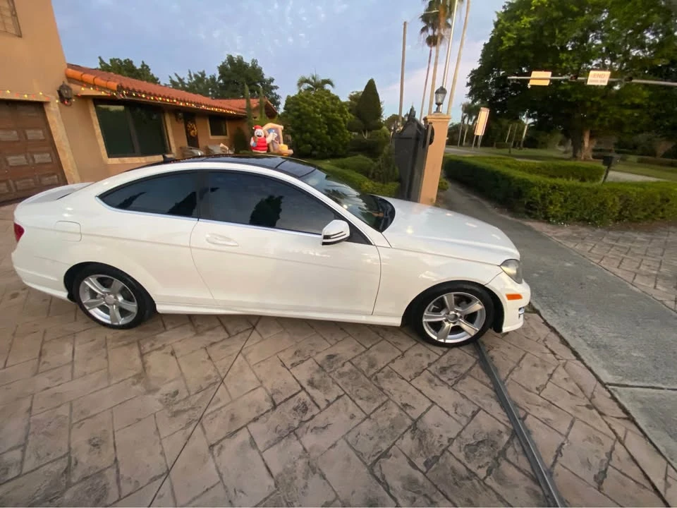 2013 Mercedes-Benz W204 C-Class - Image 2 of 3