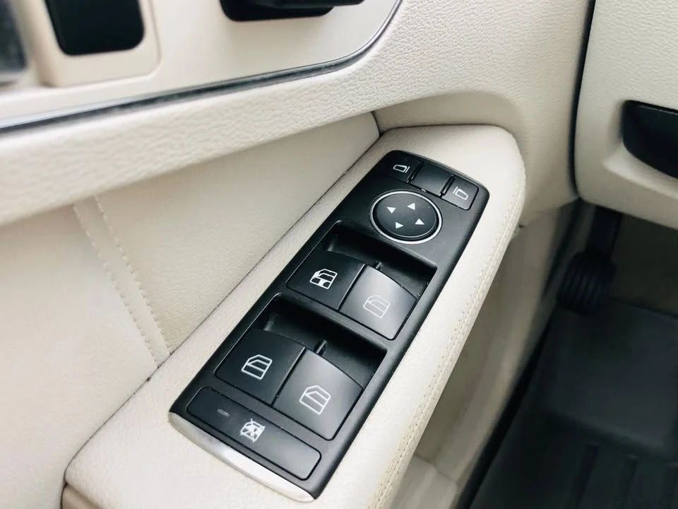 2013 Mercedes-Benz W212 E-Class - Image 16 of 20