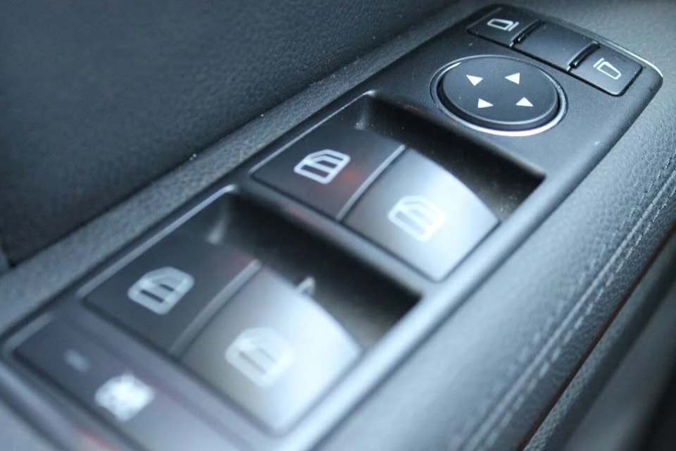 2013 Mercedes-Benz W212 E-Class - Image 10 of 20