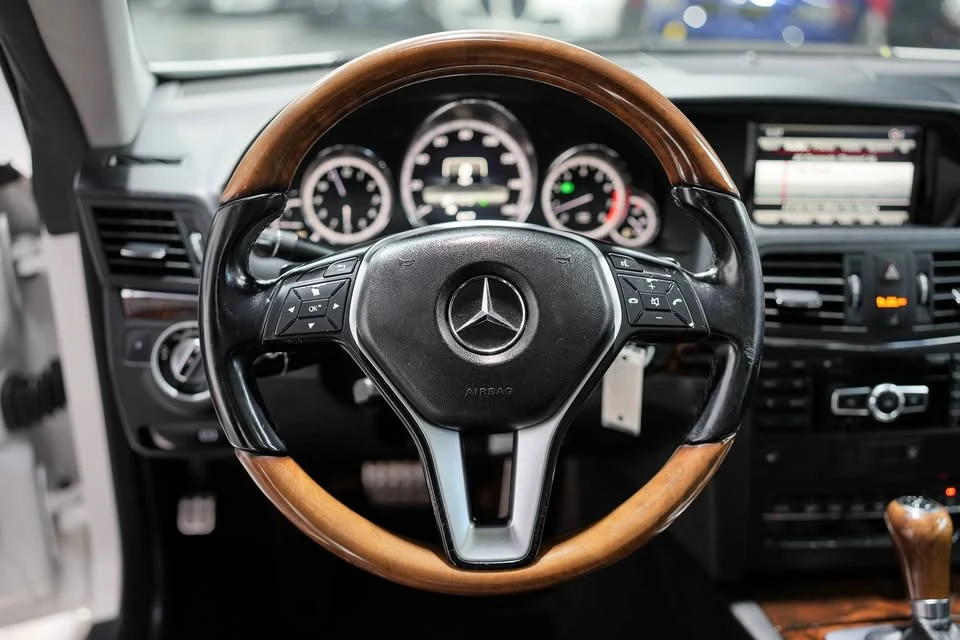 2013 Mercedes-Benz W212 E-Class - Image 11 of 18
