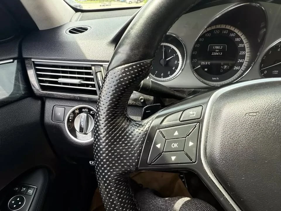 2013 Mercedes-Benz W212 E-Class - Image 16 of 20