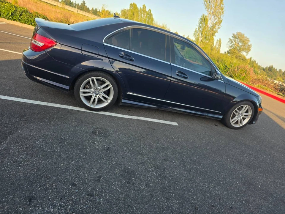 2013 Mercedes-Benz W204 C-Class - Image 11 of 24