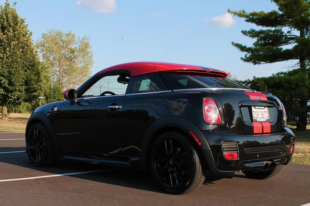2013 Mini Coupe & Roadster - Image 2 of 24