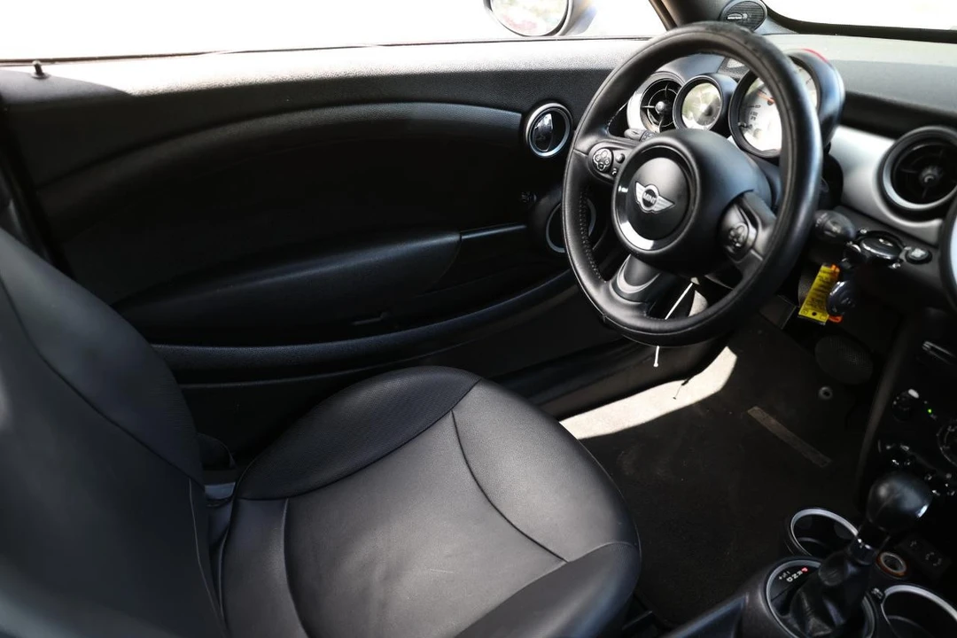 2013 Mini Coupe & Roadster - Image 14 of 21