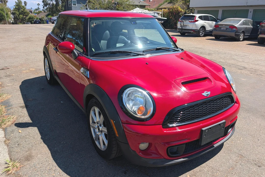 2013 Mini Mini 2nd Gen - Image 2 of 31
