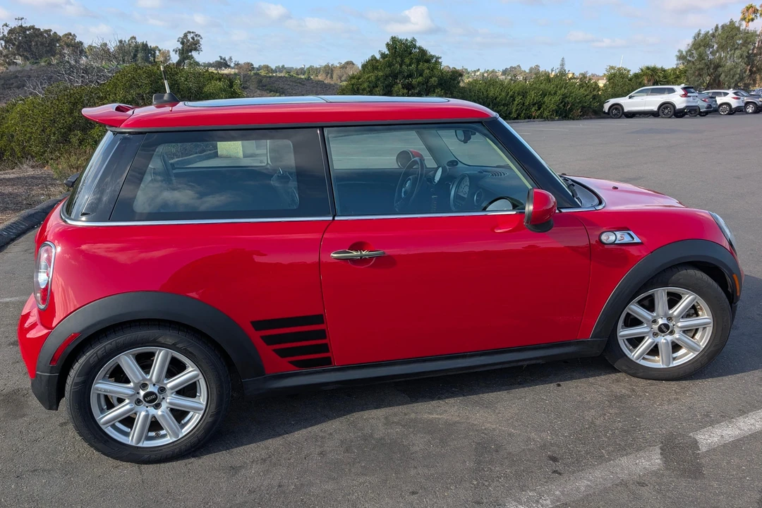 2013 Mini Mini 2nd Gen - Image 3 of 31