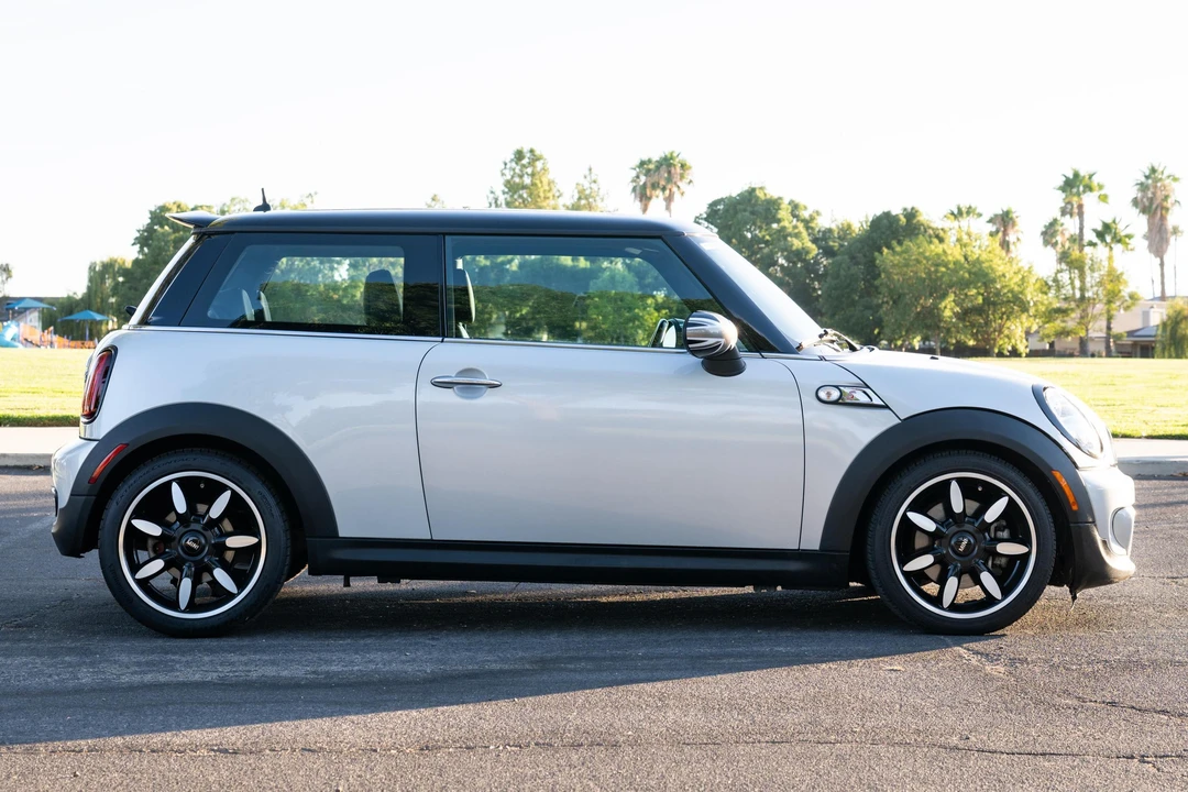 2013 Mini Mini 2nd Gen - Image 3 of 31