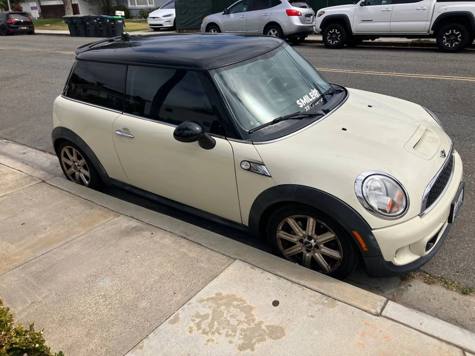 2013 Mini Mini 2nd Gen - Image 2 of 6