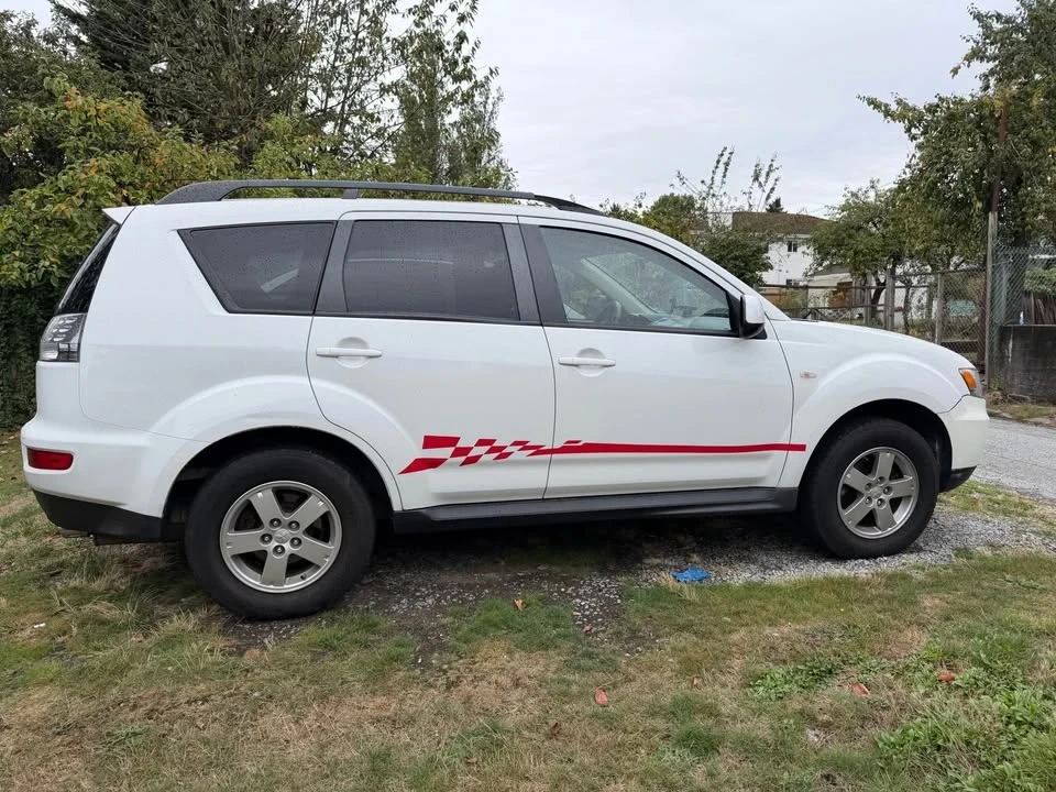 2013 Mitsubishi Outlander - Image 9 of 9