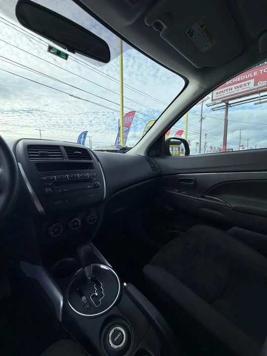 2013 Mitsubishi Outlander - Image 19 of 20